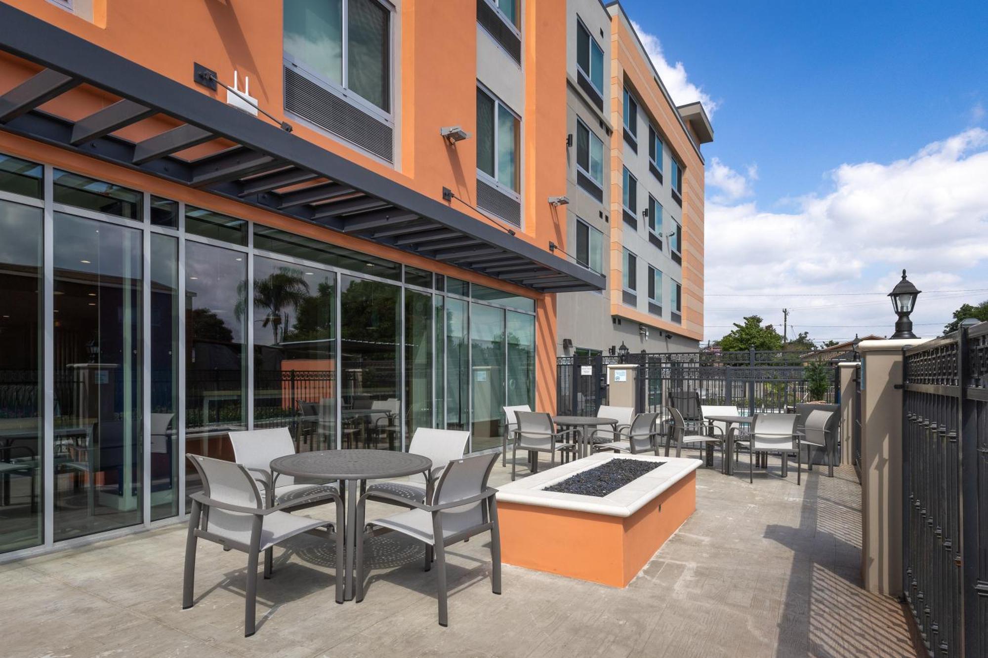 Holiday Inn Express & Suites - Hawaiian Gardens By Ihg Extérieur photo