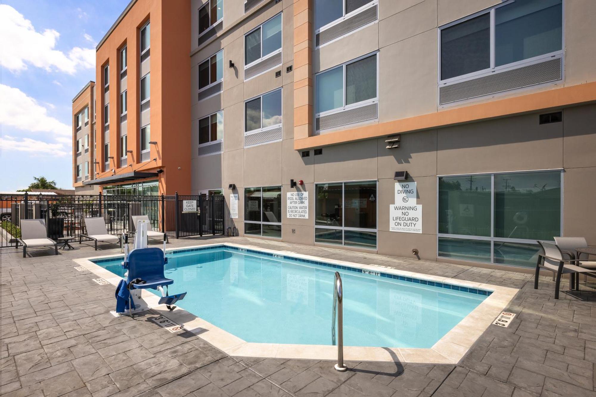 Holiday Inn Express & Suites - Hawaiian Gardens By Ihg Extérieur photo