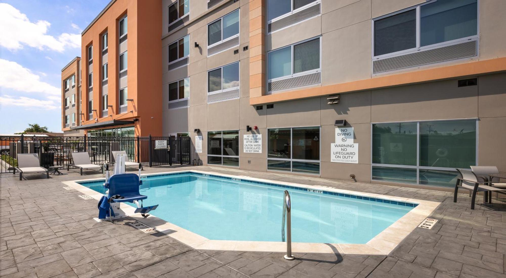 Holiday Inn Express & Suites - Hawaiian Gardens By Ihg Extérieur photo